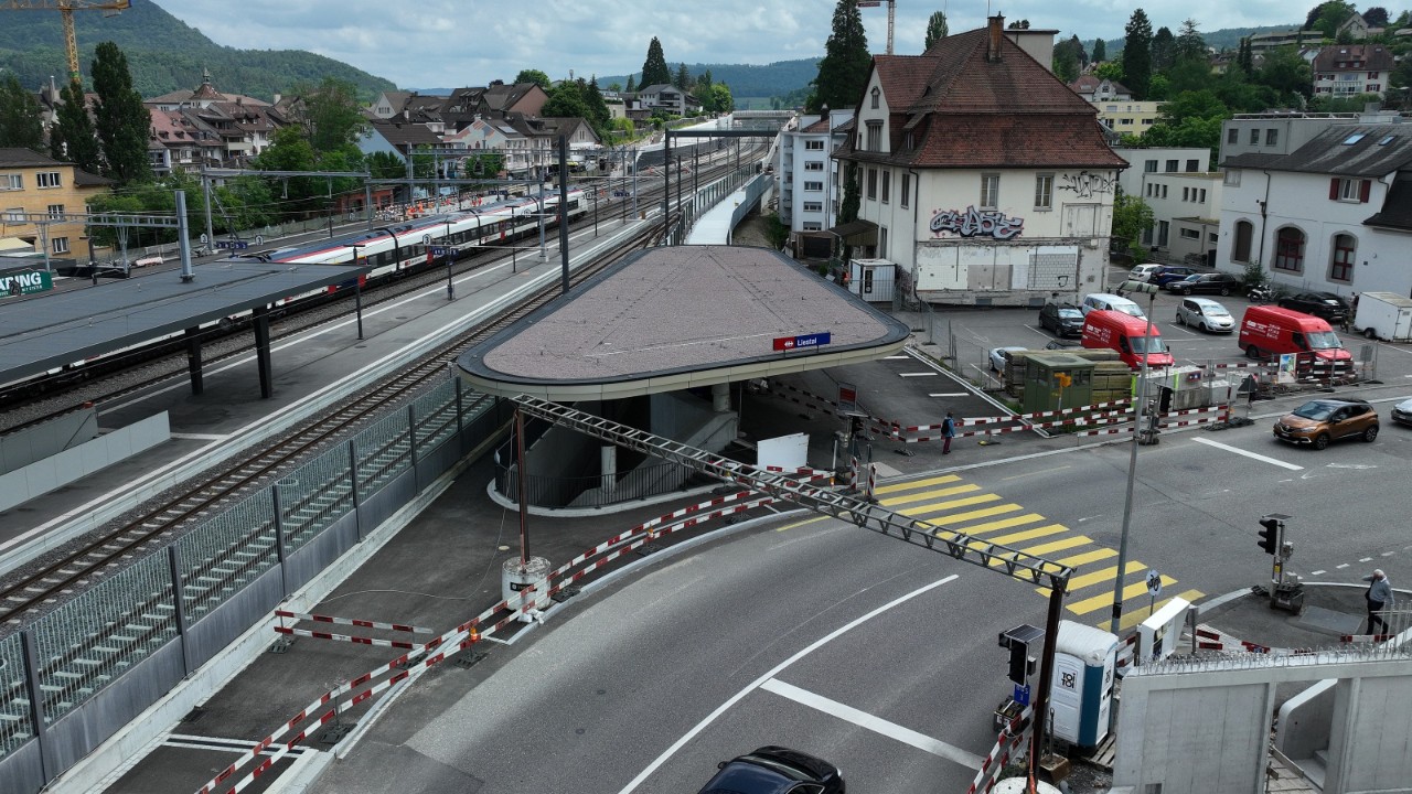 Das Foto von Anfang Juni 2024 zeigt den südlichen Zugang zur neuen Personenunterführung Oristal von der Oristalstrasse Richtung Olten gesehen.