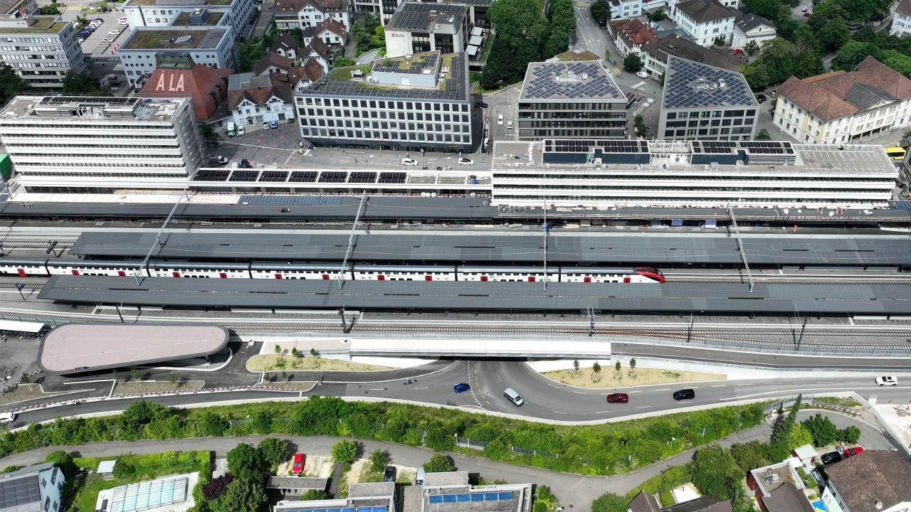 Die südliche Zufahrt zur Strassenunterführung Oristal Anfang Juni 2024.