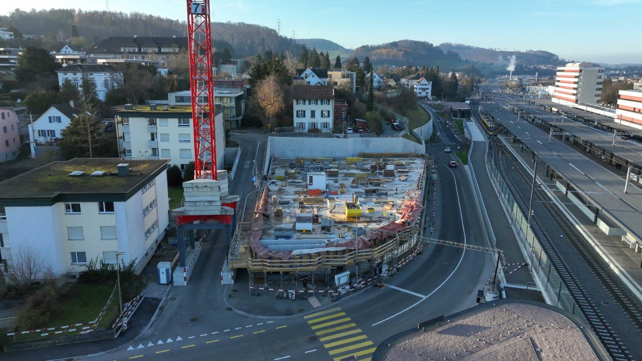 Das Foto von Ende November 2024 zeigt die Bauarbeiten für das das P+Rail-Parkhaus Tiergartenstrasse.