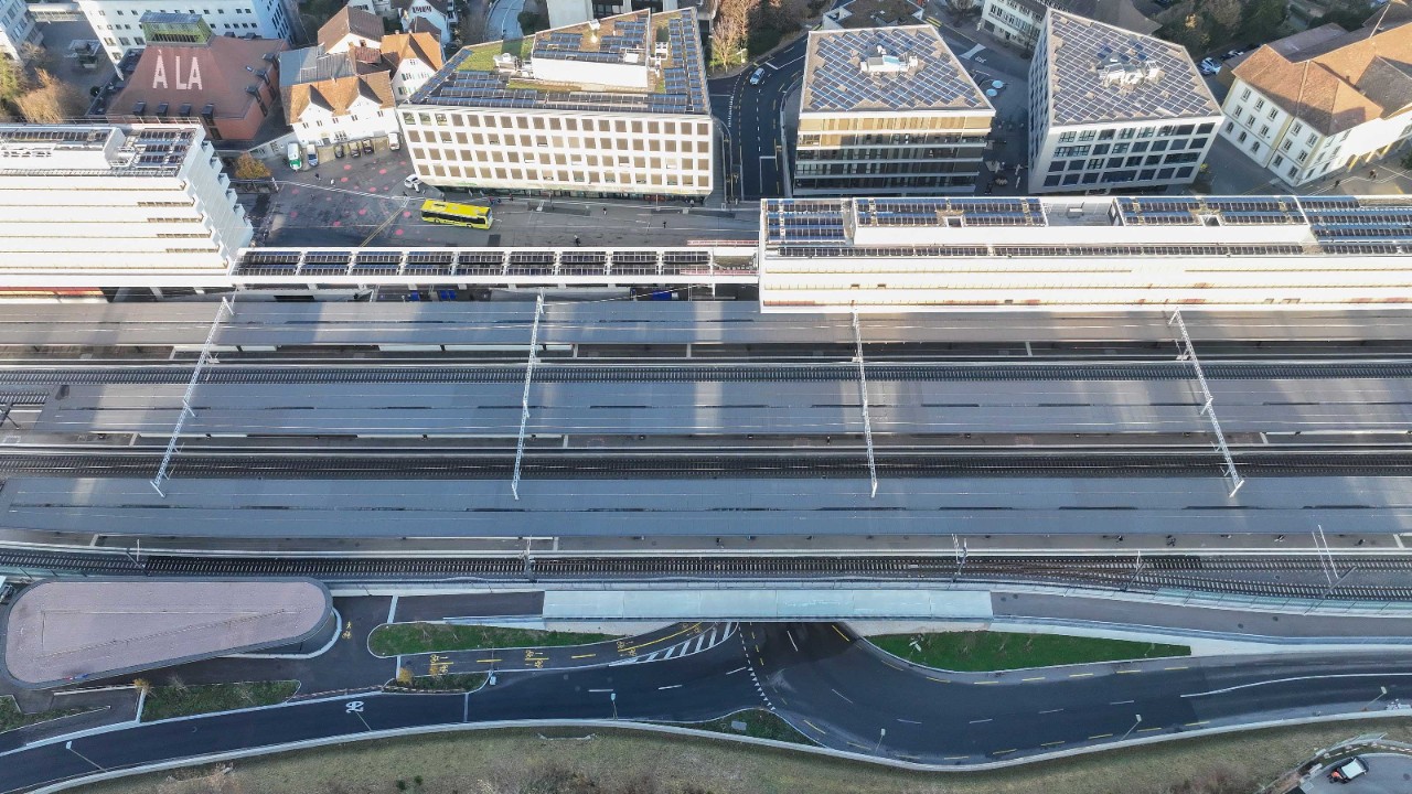 Die südliche Zufahrt zur Strassenunterführung Oristal Ende November 2024.