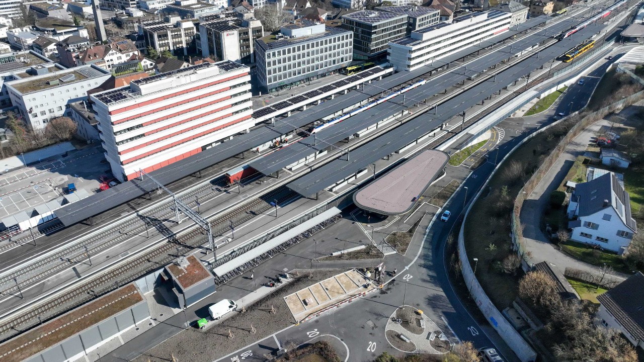 Das Foto von Anfang März 2025 zeigt den neuen, südlichen Zugang zur Personenunterführung Sichtern Richtung Stedtli gesehen.