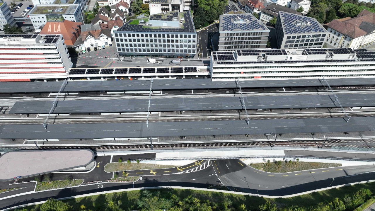 Die südliche Zufahrt zur Strassenunterführung Oristal Ende August 2024.