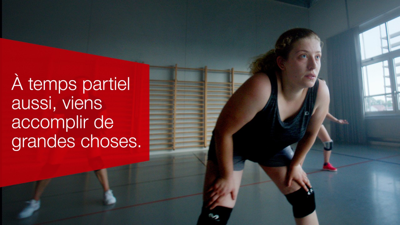 Découvrez le quotidien de Nora, mécanicienne d’entretien, fan de Drum’n Bass et joueuse de volley pendant ses loisirs.