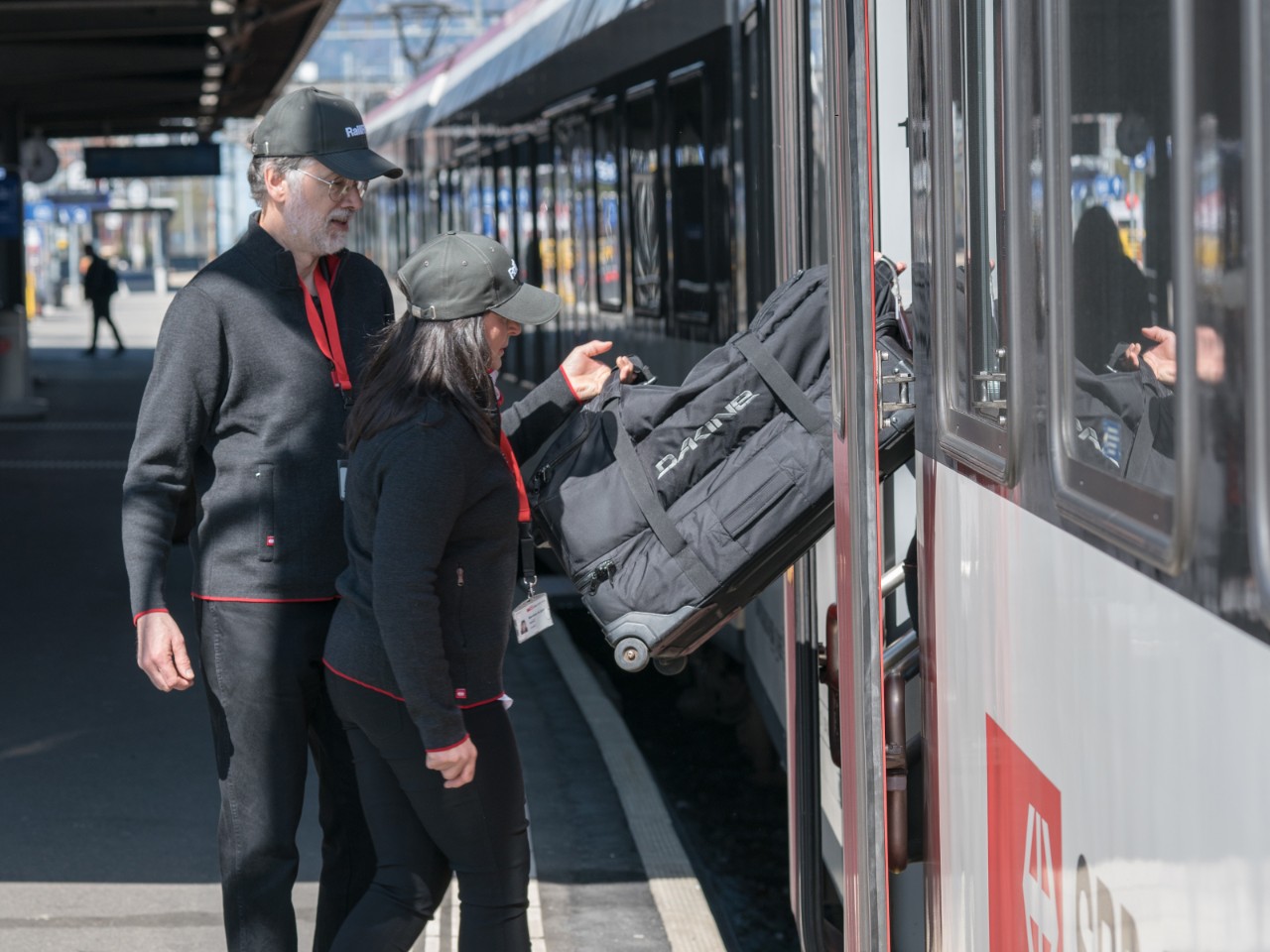 Les parrains de gare aident la clientèle.